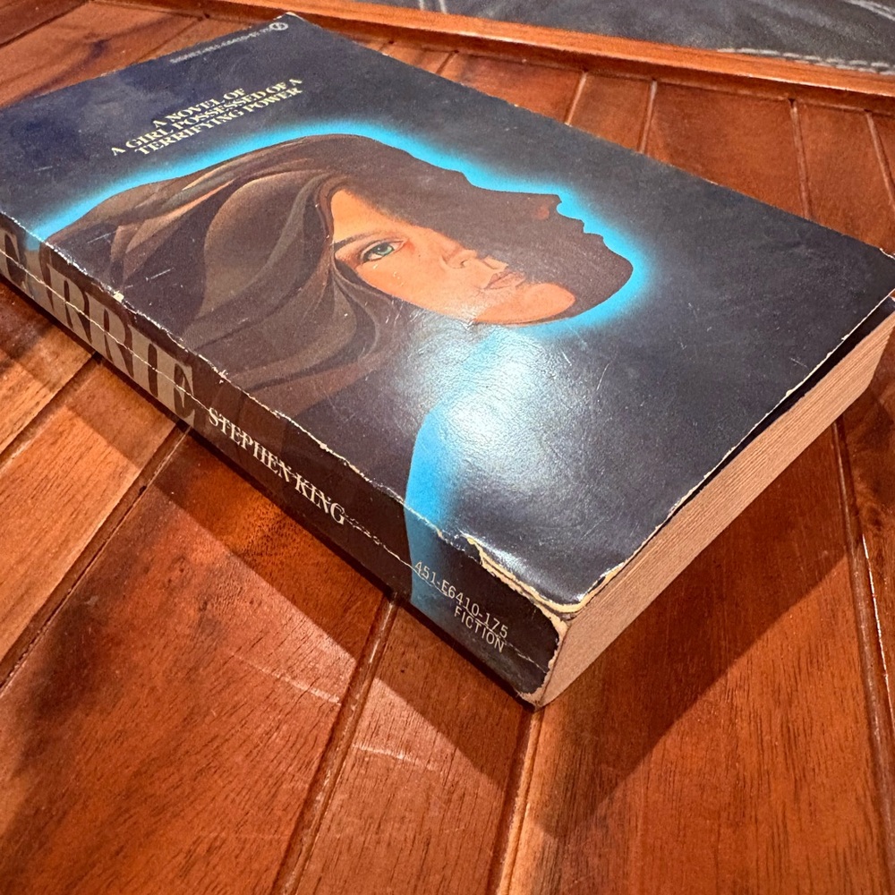 Vintage Carrie Stephen King 1975 Paperback Novel First Printing Signet - Picture 4 of 6